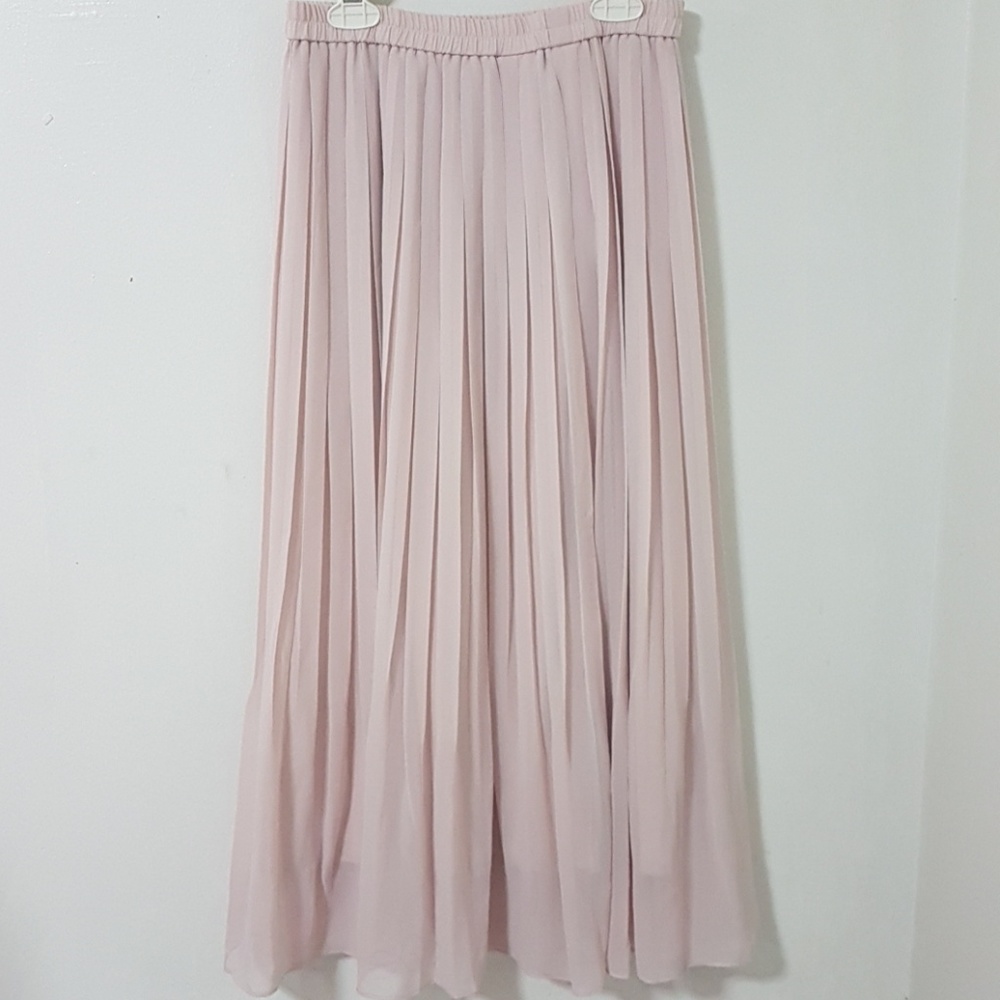 Uniqlo small pink pleated maxi skirt